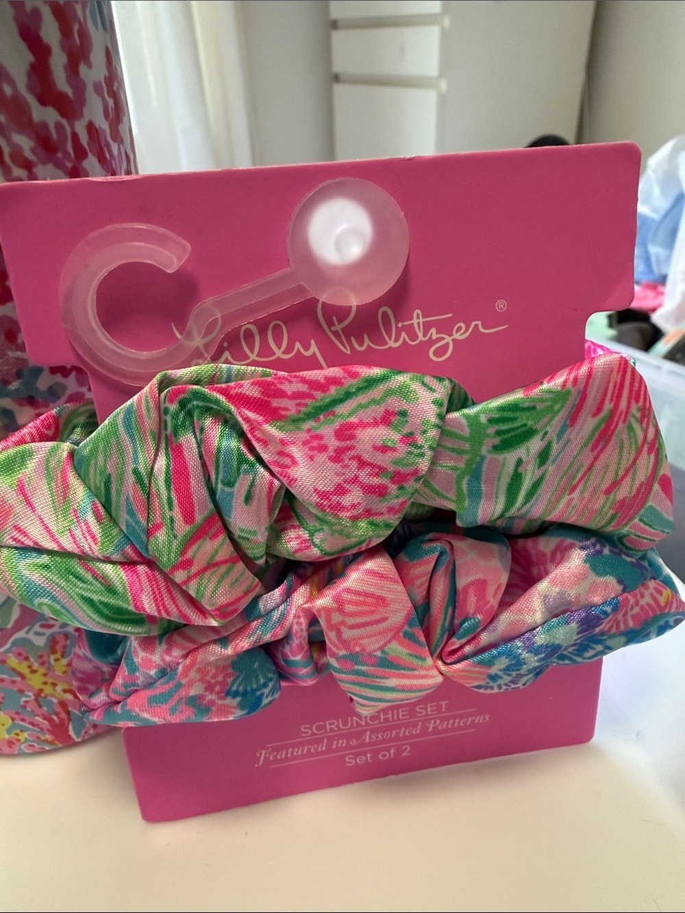 Lilly Pulitzer insulated Travel Tumbler w/ White bamboo pen & scrunchie set - Picture 6 of 6